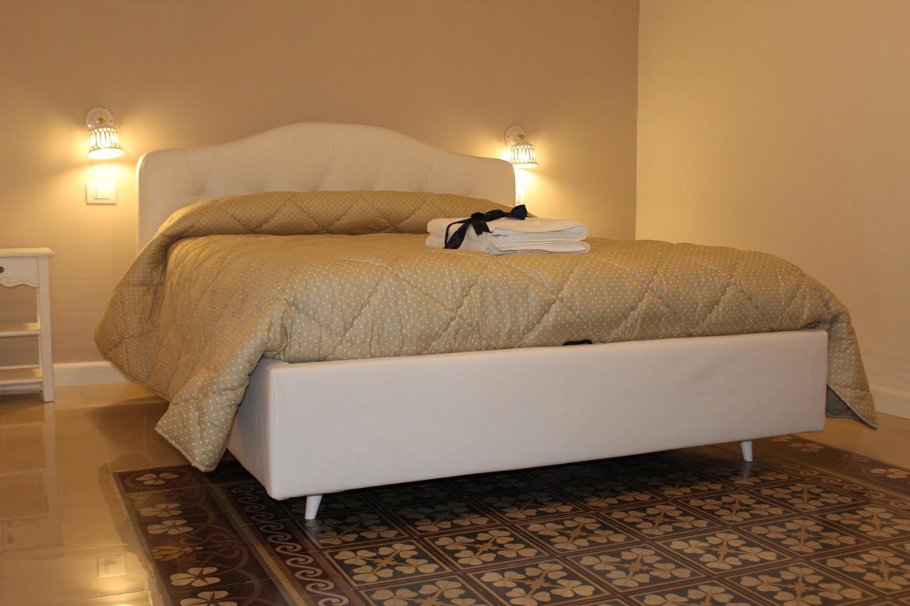 B&B Palazzo Rochira กาสเตลลาเนตา ภายนอก รูปภาพ
